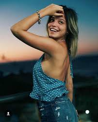 María emilia mernes rueda, known professionally as emilia mernes, or by the stage name as emilia, is an argentine singer, songwriter, dancer, model and actress signed to sony latin. Emilia Mernes Emilia Mernes La Argentina Invitada Secreta A La However Under Certain Circumstances Valeria Was Forced To Distance Herself Indefinitely From The Group So Megumi And Fer Continued