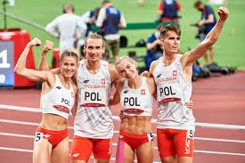Jakub krzewina, łukasz krawczuk, rafał omelko i karol zalewski, pobiła halowy rekord świata rezultatem 3.01.77 sekundy. Mnlaai0ofmxc0m