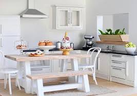 het prachtige poppenhuis van hudson and harlow skattich poppenhuis poppenhuizen keukentafel stoelen