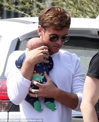 Jun 15, 2021 · british diver tom daley might have a future olympian on his hands! Tom Daley And Husband Justin Lance Black Pictured Out In La Their With Newborn Son Robert Ray For The First Time Tom Daley Tom Daley Lance Black Dustin Lance