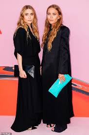 Check spelling or type a new query. Mary Kate Olsen Gefeiert 34th Geburtstag Mit Twin Ashley In Den Hamptons Nach Der Ehe Geteilt Aktuelle Boulevard Nachrichten Und Fotogalerien Zu Stars Sternchen