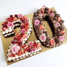 Recette De Gateau Aux Lettres Cerise De La Foret Noire Avec Biscuit Au Choc Gateaux D Anniversaire De Numero Gateau Anniversaire Decoration Gateau Anniversaire