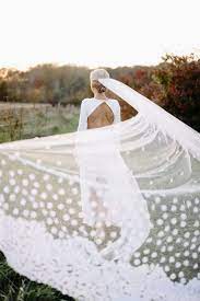 20 Breathtaking Veil Shots That Ll Make You Want To Wear One Dream Wedding Wedding Photography Wedding