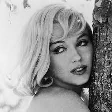Born norma jean mortenson in 1926, she became the most famous of hollywood starlets and was the definitive blonde bombshell.. Marilyn Monroe S Changing Looks Instyle