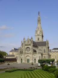 The Basilica Of Saint Anne D Auray Bretagne Brittany France The Basilica Was Built In The Mid Nineteenth Century Bretagne Edifices Religieux Bretagne France