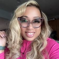 Sarina Lora Davidson (@Sarina__Lora)