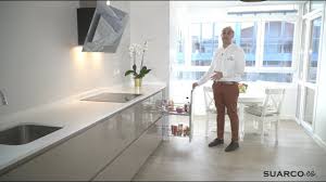 Minimalismo no es sinónimo de espacio (casi) vacío. Cocina Moderna Blanco Con Basalto Minimalista Sin Tiradores Y Encimea De Silestone Blanco Zeus Youtube