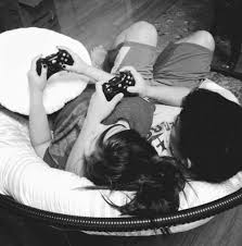 Boyfriend And Girlfriend Playing Xbox Games Cute Couples Cuddling Couples Playing Video Games Playing Xbox