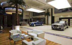 The shift level in the car is not connected mechanically to the transmission. Rolls Royce Opens Its Largest Showroom Ever In Abu Dhabi