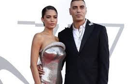 C'est ce que propose elodie guézou, avec son projet de création « cadavre exquis ». Elodie E Marracash Innamoratissimi Sul Red Carpet Del Festival Di Venezia 2020 Radio 105