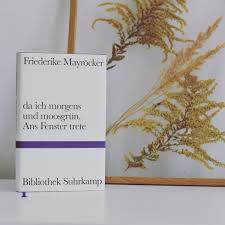 Mayröcker zählte zu den am höchsten dekorierten heimischen schriftstellern, ihr umfangreiches wie eigenwilliges werk wuchs bis zuletzt. Dasz Die Sprache Verwunschen War Intellectures