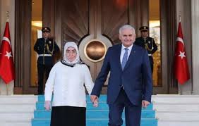 Peki binali yıldırım'ın oğulları erkan yıldırım, ahmet yıldırım ve kızı büşra yıldırım kimdir? Binali Yildirim Esine Yardim Eden 3 Temizlik Personelini Musavirlik Kadrosuna Atadi Iddiasi Tr724