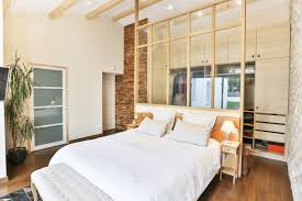 Le dressing a ici été aménagé derrière la tête de lit. Tete De Lit Chambre Parentale Noxi Agencement Fabrication Cuisine Vendee