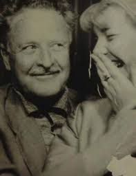 Kavga edelim istiyorum...! Sonra tam ben arkamı dönüp gidecekken, kolumdan  sıkıca tutup çek kendine beni sarıl bana. Sen benimsin nereye gidiyorsun  sen de, susayım özürdilercesine bakayım gözlerine. Ama sen beni çoktan  affetmiş