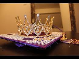 Quot Don 39 T Touch My Crown Quot Graduation Cap Diy Youtube Graduation Cap Designs College Graduation Cap Decoration Diy Graduation Cap