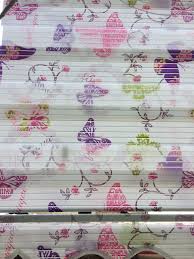 Çocuk odalarında güneş ışıklarının ne kadar geleceğini yanda bulunan zincir sayesinde ayarlayarak odada rahat bir ortam yaratabilirsiniz. Cocuk Odasi Icin Zebra Perde Modelleri