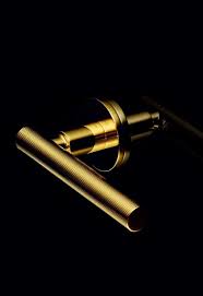 Olivari Maniglie Guilloche Atena Ligne Maniglie Di Legno