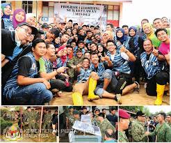 Itu lumrah terjadi pada wanita jawabku memberi penjelasan. Barisan Nasional