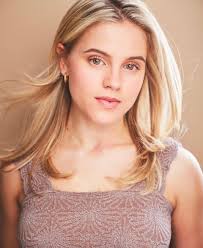 Queens" I'm a Slave 4 U (TV Episode 2022)