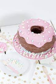 Alles schon aufbereitet und sehr nett beschrieben. Ausgefallene Kuchen Rezepte Donut Torte Backen