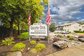 Enjoy greenspace and harmony just off the major arteries of salem. Grand Oak Apartments Salem Or Norris Stevens Inc