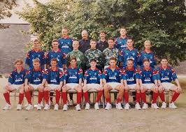 Portadown Football Club Official 𝗰𝗲𝗹𝗲𝗯𝗿𝗮𝘁𝗲 𝘄𝗶𝗻𝗻𝗶𝗻𝗴 𝘁𝗵𝗲  𝗶𝗻𝗮𝘂𝗴𝘂𝗿𝗮𝗹 𝗖𝗮𝗿𝗹𝘀𝗯𝗲𝗿𝗴 𝗖𝘂𝗽 𝗮𝗳𝘁𝗲𝗿 𝘁𝗵𝗲𝘆  𝗱𝗲𝗳𝗲𝗮𝘁𝗲𝗱 𝗔𝗿𝗱𝘀 𝟯-𝟬 𝗶𝗻 𝘁𝗵𝗲 𝟭𝟵𝟳𝟮 𝗳𝗶𝗻𝗮𝗹 𝗮𝘁  𝗪𝗶𝗻𝗱𝘀𝗼𝗿 𝗣𝗮𝗿𝗸 🔴⚪ Back row (L-R ...