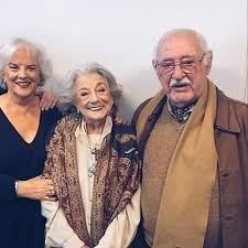 He is one of the most renowned portuguese actors of all time, and is still active as an artist. Ruy De Carvalho Recorda O Dia Em Que Viu O Pai Dar Um Murro A Mae