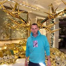 Check spelling or type a new query. Jeff Leatham Bio Age Net Worth Height Single Nationality Body Measurement Career