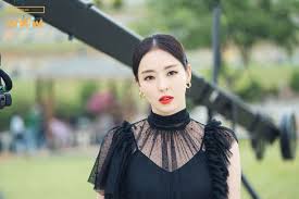 She is an actress, known for neoui moksoriga deulryeo (2013), miseseu cab (2015) and big man (2014). Jadi Jago Bela Diri Ini 10 Potret Lee Da Hee Di Kdrama Search Www