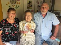 We did not find results for: Pour Ses 100 Ans Arlette Recoit Une Lettre De La Reine D Angleterre Elisabeth Ii Le Republicain Sud Gironde