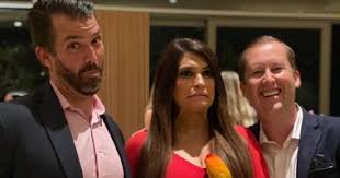 من ناحيته، علق دونالد ترامب الابن، على مقطع الفيديو، بالقول: ØªØ±Ø§Ù…Ø¨ Ø§Ù„Ø§Ø¨Ù† ÙŠÙˆØ§ØµÙ„ Ø§Ù„Ø³Ø®Ø±ÙŠØ© Ù…Ù† Ø¬Ùˆ Ø¨Ø§ÙŠØ¯Ù† ÙˆÙŠØµÙÙ‡ Ø¨Ø§Ù„Ø¨Ø¨ØºØ§Ø¡ ØµÙˆØ±Ø© Ø§Ù„ÙŠÙˆÙ… Ø§Ù„Ø³Ø§Ø¨Ø¹