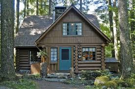 Calle antigua de fachadas rusticas de colores con techos de madera. Fachadas De Casas Rusticas Cincuenta Disenos Con Encanto