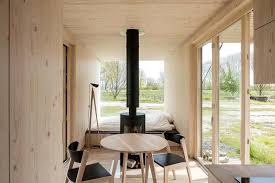 Cette Mini Maison Design De 40m2 S Installe En Une Seule Journee Planete Deco A Homes World En 2020 Maison Design Maison Prefabriquee Maison Modulaire