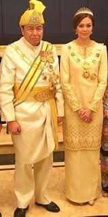 Sejarah mencatat bahwa ketika berada di bawah sultan bolkiah v, brunei mengalami kemajuan yang pesat baik dalam. 50 Royalti Ideas Malaysia Brunei Baju Kahwin
