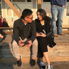 Mereka adalah komedian sekaligus aktor, gofar hilman dengan putri salah satu konglomerat indonesia, putri indahsari tanjung. Putus Dari Anak Punk Gofar Hilman Kini Putri Tanjung Jatuh Ke Pelukan Seorang Pria Dengan Latar Pendidikan Yang Tak Main Main Semua Halaman Pop Grid Id