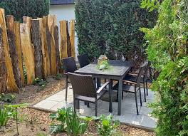 He'd have tied him up in the yard.: Ahoi Ferienwohnung Mit Garten Und Terrasse