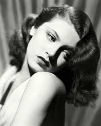 Can't recall how many times I've seen A Star is Born (1937) and just  realized this time that Aunt Mattie and Auntie Em are the same actress. I  mean, who could mis