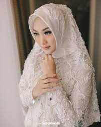 Media tutorial teknologi terupdate dan terlengkap di indonesia. 10 Ide Penataan Wedding Veil Untuk Pengantin Berhijab Manis Elegan Tanpa Pernak Pernik Berlebihan