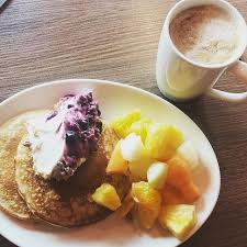 Fruhstuck Breakfast Sommer Sonne Strand Ostsee Gromitz Obst Quark Pancakes Cafe Fruhstuck Breakfast Sommer Sonne S Pancake Cafe Breakfast Food