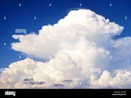 La formación de nubes cumulus Nimbus Fotografía de stock - Alamy