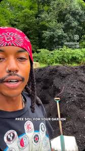 Comment "Paper Bag" to check out these cool planters by @itselijahbanks  🌱💼🌱 and let me know which plants would look good in them cause I'm  getting one #plantsofinstagram #flowerstagram #plantstagram  #plantsmakepeoplehappy |