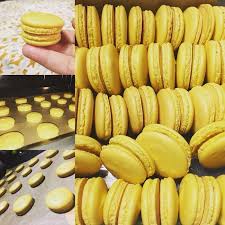 Walaupun macaron kembang dengan cantik, tapi teksturnya nampak kasar kerana serbuk badam yang kurang halus. Resepi Macaron Shell Comel Dan Yummy Saji My