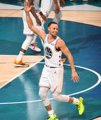 Stephen curry is averaging 29.7 points per game. Nba All Star Game 2019 Fans Go Into Meltdown Over Giannis And Steph Curry Play Other Sport Express Co Uk