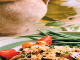 Il riso pilaf con verdure è un piatto essenziale e saporito perfetto 365 giorni all'anno poiché si può consumare benissimo come piatto caldo, ma anche come pietanza fredda. Ricetta Riso Pilaf Con Funghi E Olive Cook