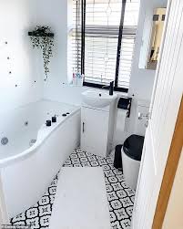The last project i want to do is. Diy Mum Turns Tired Bathroom Into Cool Monochrome Space For Just 200 Daily Mail Online