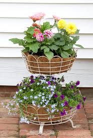 There's just something so charming about the slow days of farm life that helps us relax, enjoy every staples for farmhouse outdoor decor ideas include aluminum pots and wooden boxes. 5 Easy Farmhouse Planter Ideas Hello Farmhouse