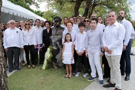 N moya, rm hughes, e domínguez, fm gibon, e goitia, t oberdorff. Familia Imbert Devela Busto Del General Imbert Barrera Conmemorando 2do Aniversario De Muerte Diariohispaniola L Un Digital A Tu Alcance