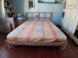 Il letto è casa, il comodo ritrovo dove prendere ristoro alla fine di una giornata o anche per un'esperienza diurna di grande relax.nel nuovo ikea catalogo letti 2021 i riflettori sono puntati sui letti, semplici, grandi, imbottiti e super funzionali, sempre con l'attenzione alle soluzioni in legno rinvenuto in foreste rinnovabili. Struttura Letto E Materasso Ikea Rete Eminflex Vicenza Veneto