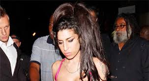 Tyler james, friend of late star amy winehouse revealed the argument before her death and the alcohol addiction that she was close to overcoming. Amy Winehouse Feuerbestattung Tikonline De