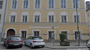 Braunau is connected by bridges over the inn with its bavarian counterpart simbach am inn. Austria To Tear Down Adolf Hitler S Place Of Birth In Braunau Am Inn News Dw 15 12 2016